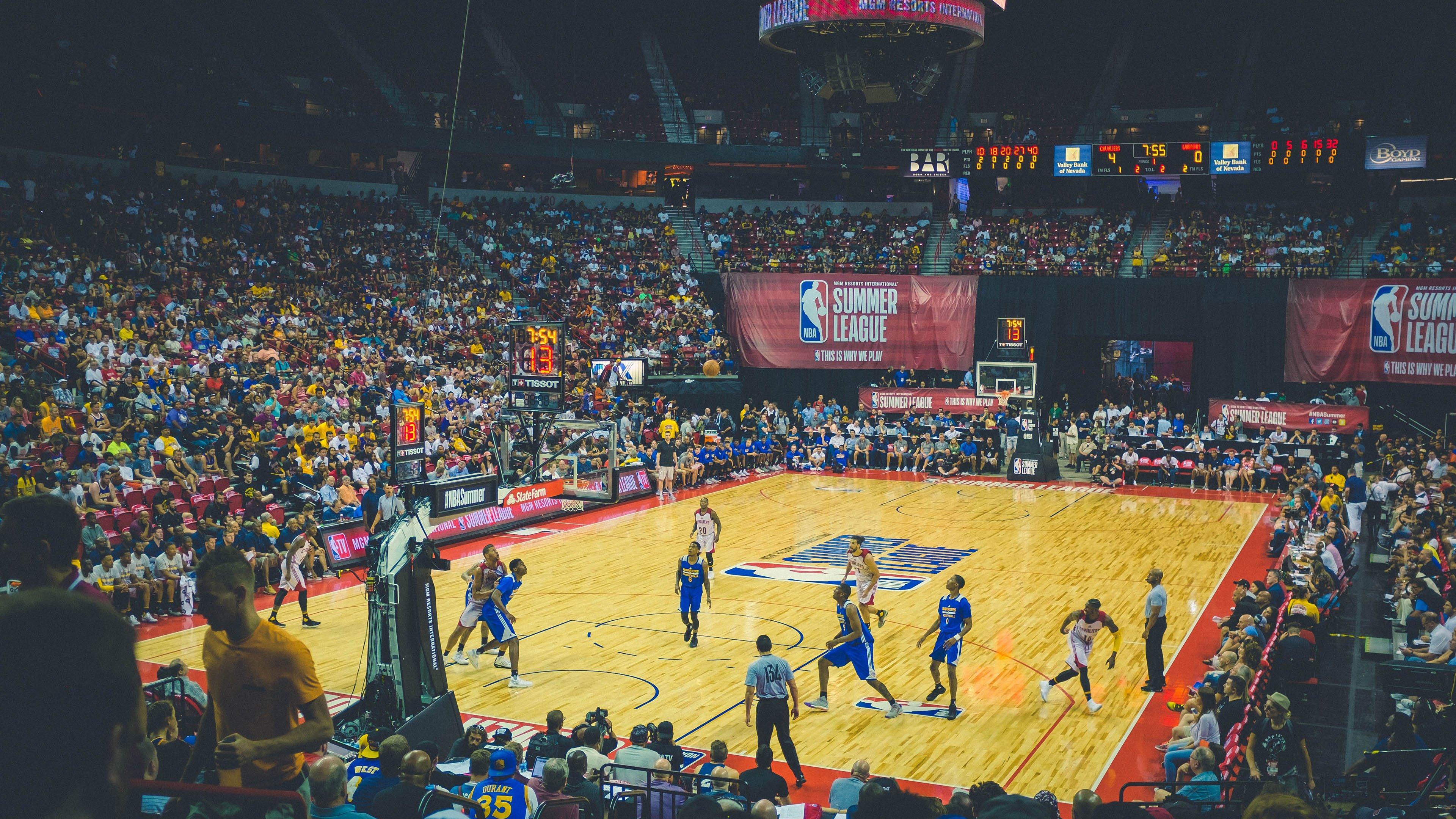 巨星伤愈归来!关键战役前主力球员复出,球队士气大振